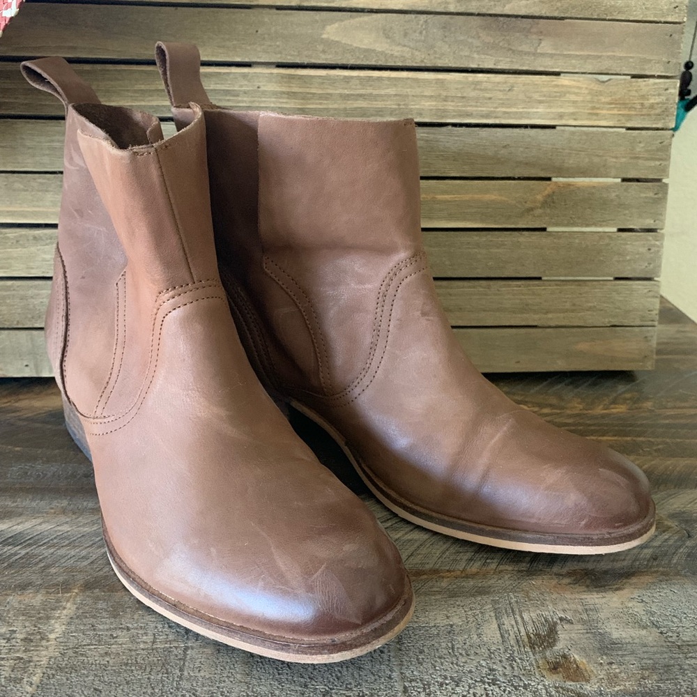 Urban Outfitter EC Side Overlap Boot 💕 - Picture 6 of 8